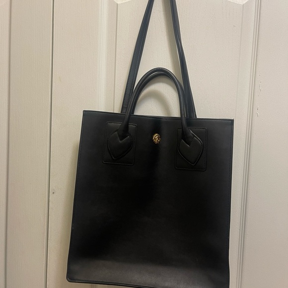 Anne Klein gorgeous new condition long shape bag with Gold-Tone Hardware - Picture 3 of 13